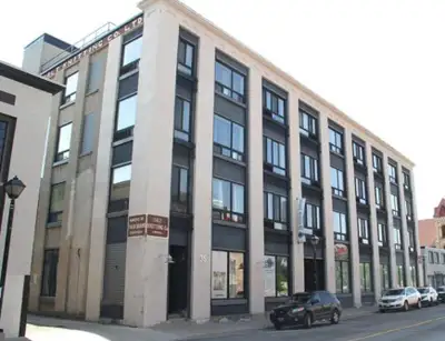 Huge 1-plus-den at Tiger Lofts Want to live somewhere with real character? Tiger Lofts is one of tho...