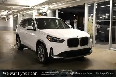 This BMW X1 has a powerful Intercooled Turbo Premium Unleaded I-4 2.0 L/122 engine powering this Aut...