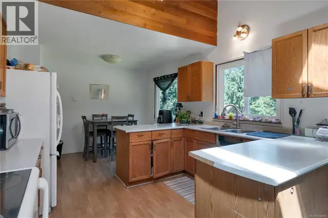 1376 Hooley Rd Quadra Island, British Columbia in Houses for Sale in Campbell River - Image 9