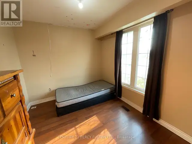 2 TRELAWN PARKWAY E Welland (N. Welland), Ontario in Houses for Sale in St. Catharines - Image 4