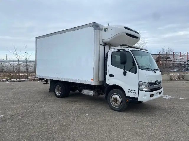 2018 Hino Truck 195 FROZEN in Heavy Trucks in Saskatoon - Image 2