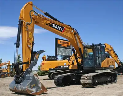 This excavator has the following specifications: • Cummins QSB6.7 Tier 4 Engine Rated at 158 HP • 53...