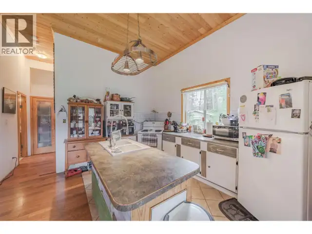 7478 BURGESS ROAD Deka Lake / Sulphurous / Hathaway Lakes, Briti in Houses for Sale in 100 Mile House - Image 12