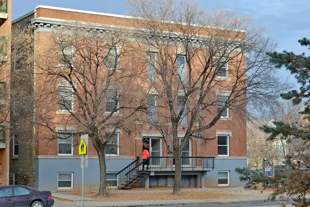 472 BALMORAL - 2 BR available March 1st