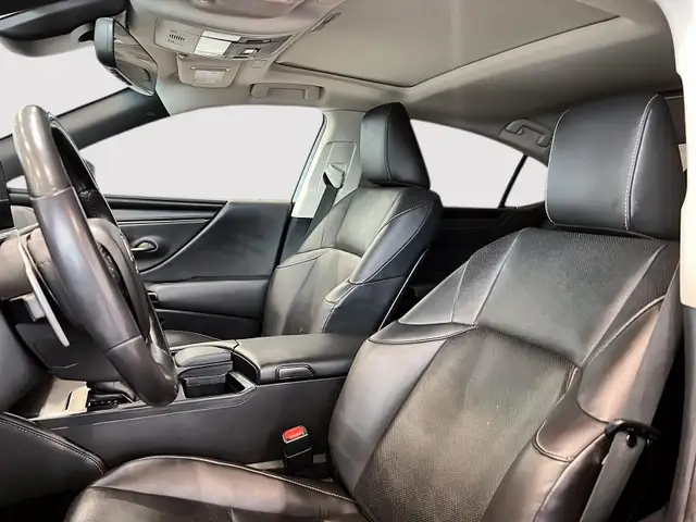 2022 Lexus ESh ES 300h Outstanding value! Must see! in Cars & Trucks in Calgary - Image 4