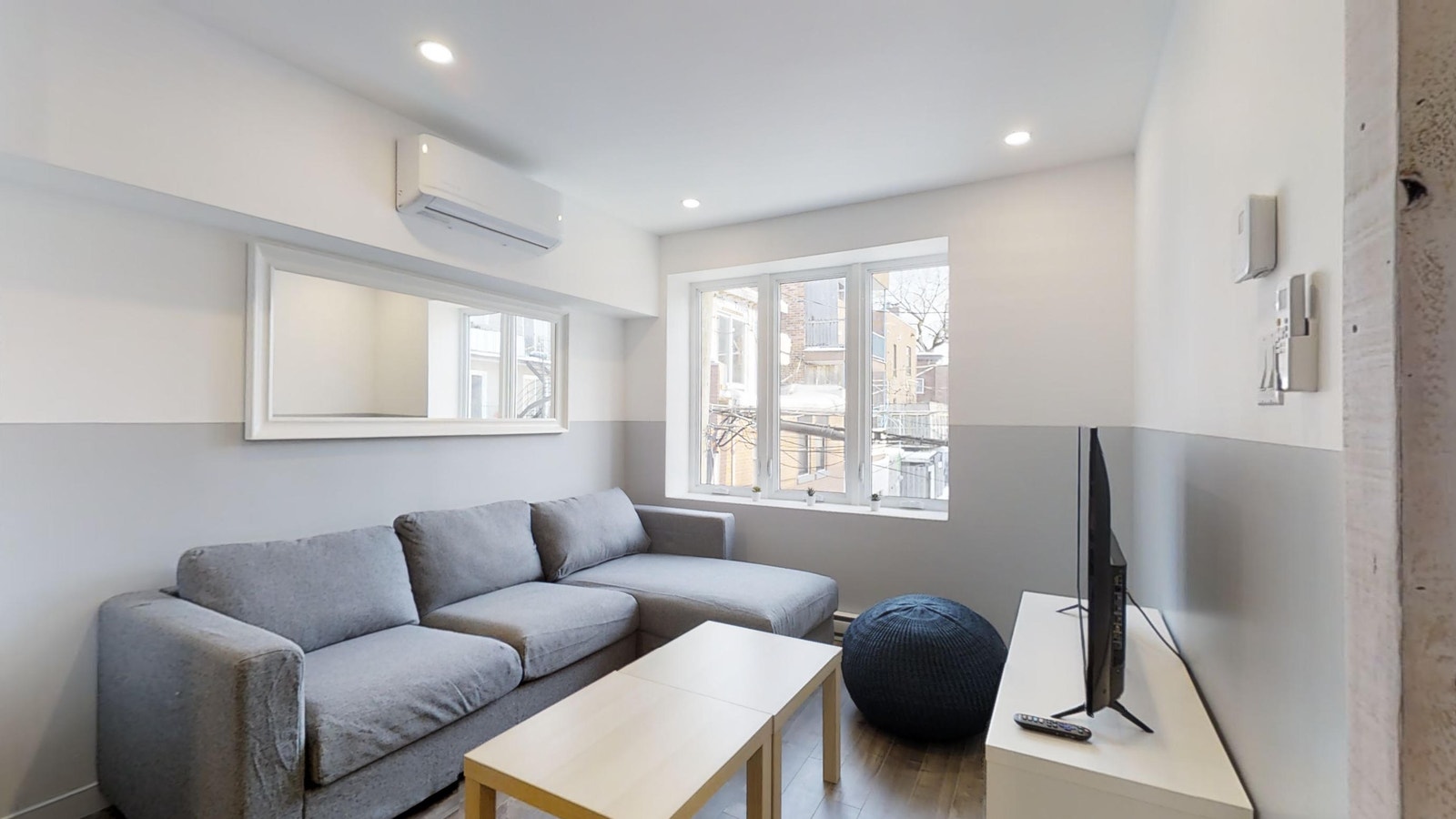 girls only Plateau 2 bedroom apartment for rent — photo 1