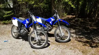 A pair of 2016 Yahama Motorcycles, HIS n HERS $6500 for the pair, or $3300 each, teenagers too busy...