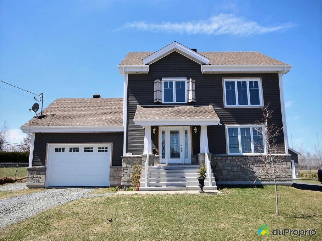 $800,000 - 2 Storey for sale in Sherbrooke (Fleurimont) — photo 1