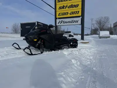 2025 Ski-Doo Backcountry X-RS 850 E-TEC – 146" PowderMax 2.0 Electric Start | 1664 km | Excellent Co...