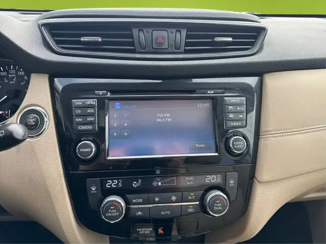 2017 Nissan Rogue SL Platinum - Sunroof - Navigation in Cars & Trucks in Kingston - Image 15