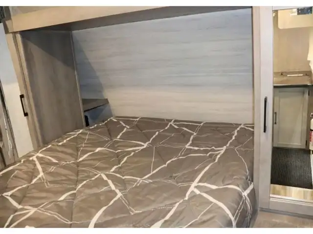 2022 Dutchmen Kodiak SE 28SBH 33FT LIGHT WT, BUNK ROOM/GREAT LAY in Cars & Trucks in Winnipeg - Image 27