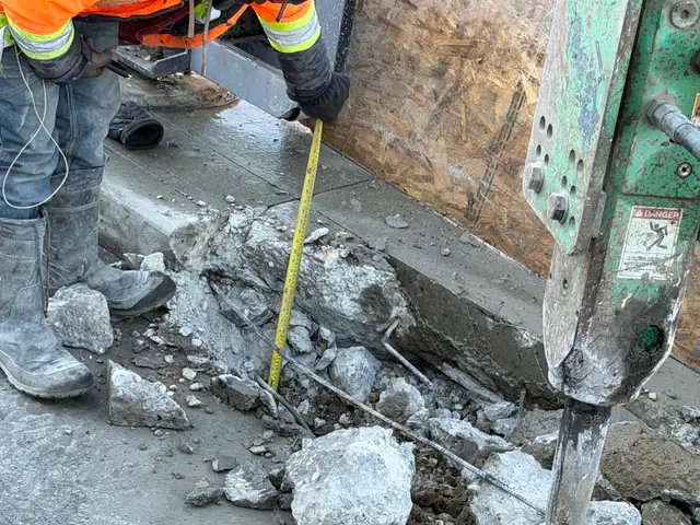 Concrete  slabs and Asphalt cutting & removal in Brick, Masonry & Concrete in Calgary - Image 5