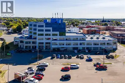 Welcome to the Harbourview Building! A prime commercial building with amazing views of the waterfron...