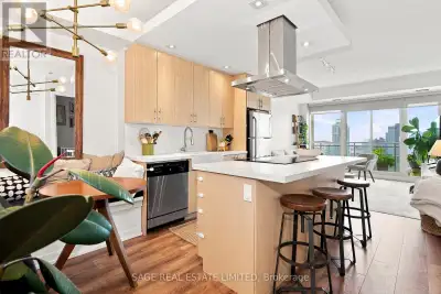 Located in the heart of Mimico's sought-after waterfront community, this updated condo offers unobst...