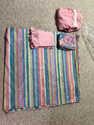 Full Size Duvet cover that is reversible, sheets, sham, skirt, View more