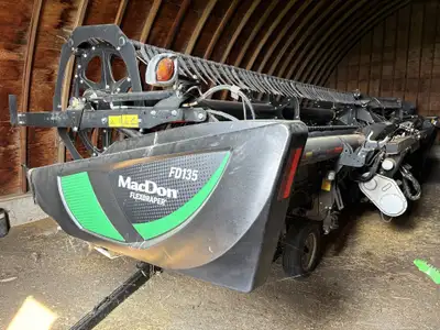 35', Flex Draper, PU Reel, SKD, End Reel Finger Kit, Poly, Cross Auger, Transport, Hyd F/A, In Cab D...