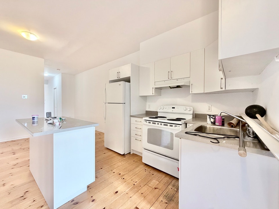 4 et demi - Plateau Mont-Royal - Électros + AC inclus - Dispo! 3