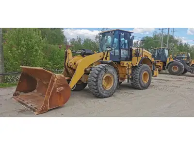 Only 4,049 hours, WBM hydraulic quick connect, auxiliary hydraulics auto greaser, Loadrite scales, f...