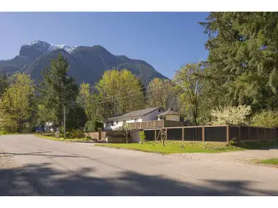 STOP THE CAR! Country/Rustic-style DESIGNED & renovated home on a corner lrg private prprty. Triple...