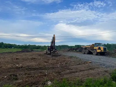 A great place for your business to succeed in a fast-developing area. Close to Belanger Chrysler, Ro...