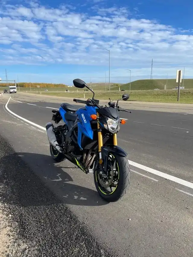 2021 SUZUKI GSX-S 750 (FINANCING AVAILABLE) in Sport Bikes in Strathcona County - Image 3