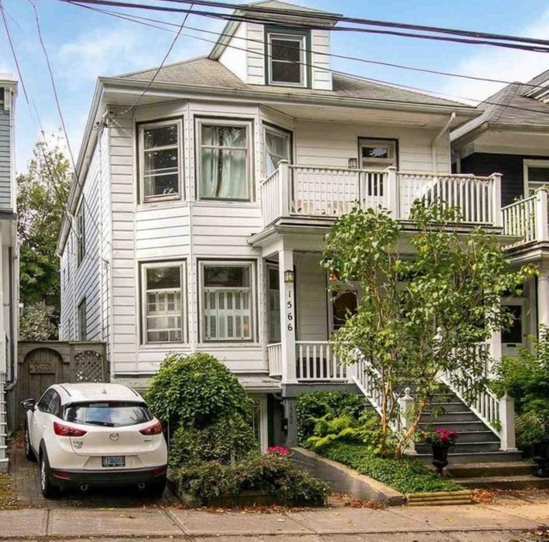 21086 Beautiful, historic flat in South End Halifax Long Term