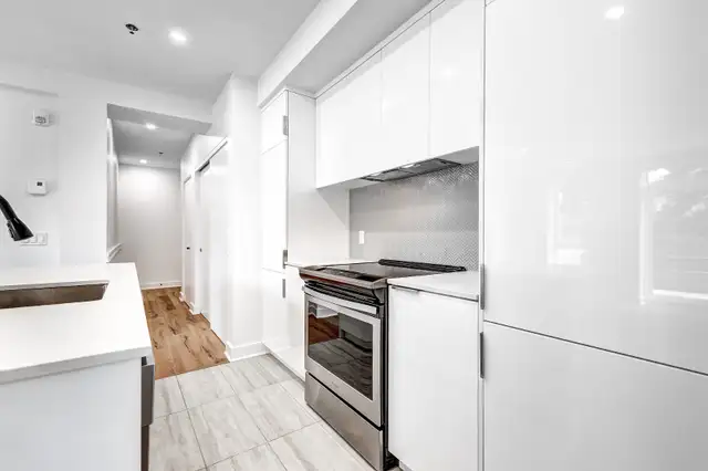 Spacious 1-bedroom apartment and private terrace! Pool!63373391525889123