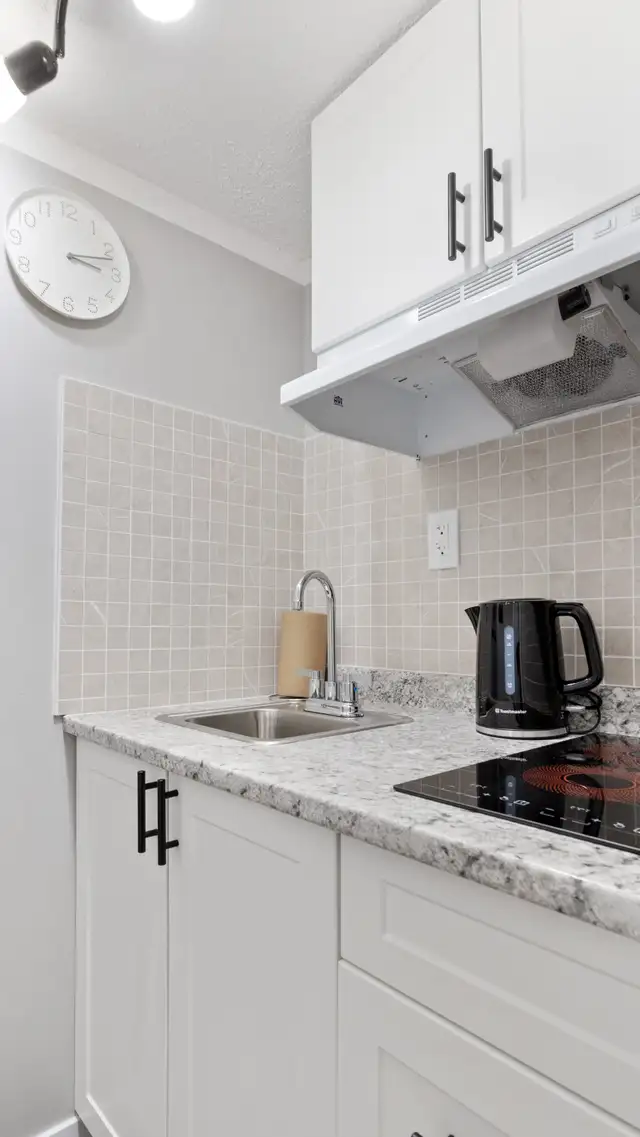 C18 UNIT C - STUDIO – FULLY FURNISHED | ALL UTILITIES in Long Term Rentals in Moncton - Image 4