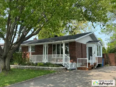 Magnifique résidence unifamiliale très bien entretenue et décorée au goût du jour dans un quartier p...