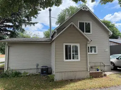 R35//Morden/This home features one bedroom, living & dining room, kitchen & 4 pce bath on the main f...