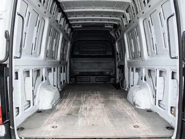 2021 Mercedes-Benz Sprinter 2500 170-in. WB in Cars & Trucks in Mississauga / Peel Region - Image 8