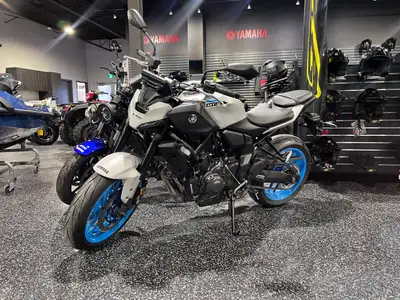 Écran TFT couleur de 5 po (12,7 cm) Connectivité avec les téléphones intelligents grâce à l’appli My...