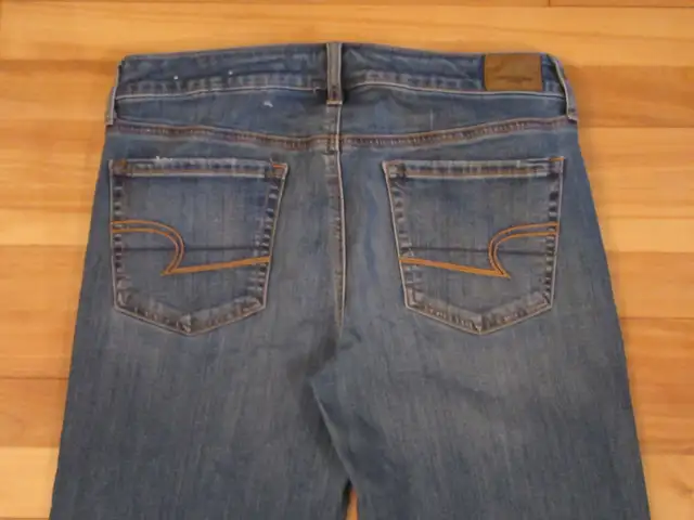 American Eagle Fave Boyfriend Jeans Women Stone Wash Denim in Women's - Bottoms in City of Montréal - Image 6