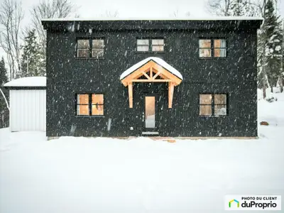 NOUVEAU PRIX!!! 132 000 Pieds carrés de terrain. Spa, terrasse, pergolas. Héberge 10 personnes. Très...