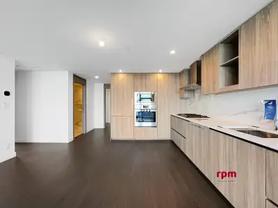 3402 13778 100 AVENUE Surrey, British Columbia