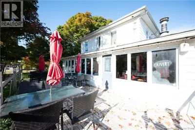 Business Lease Takeover Le Petit Paris, Shediac Exciting opportunity! Le Petit Paris, a beloved Fren...