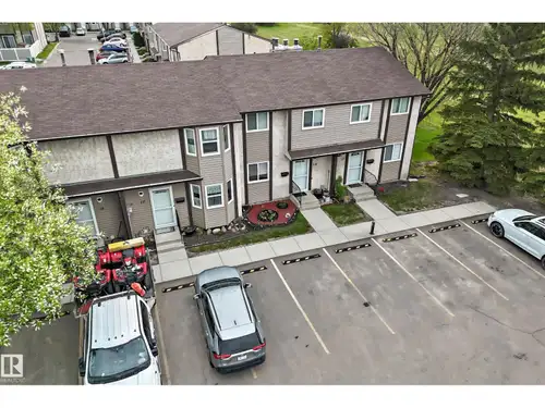 ** BLOW OUT SALE ** Welcome to this lovingly cared for 2-storey townhouse showing true pride of owne...