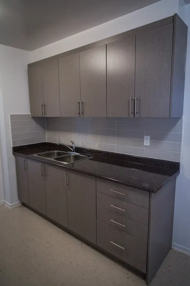 Etobicoke 1 + DEN Suite from $215063417637632771123
