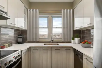 4545 Walkley - 3 Bedroom, 1 Bathroom Apartment for Rent