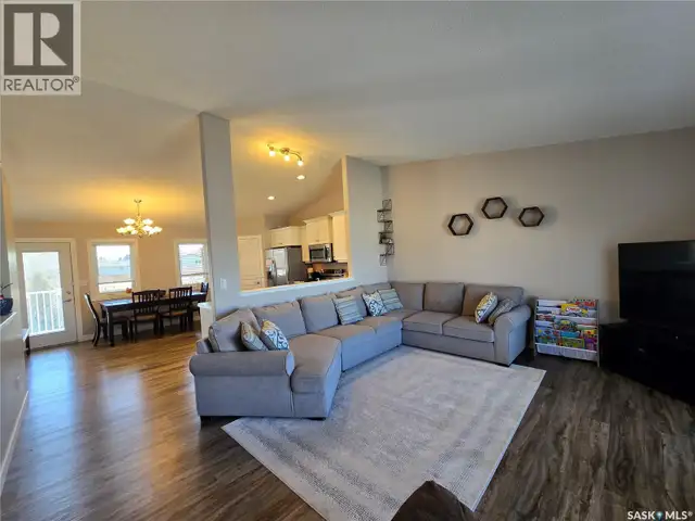752 McTaggart DRIVE Weyburn, Saskatchewan in Houses for Sale in Regina - Image 11