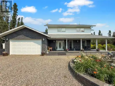 Spotless, Spacious & Spectacular with a Dream Shop + Garden Oasis! 2160sqft, 5 bedrooms, 3 bathrooms...