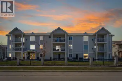 END UNIT | GROUND LEVEL | TITLED HEATED UNDERGROUND PARKING | 2 BED + 2 BATH | IN-UNIT LAUNDRY | WES...