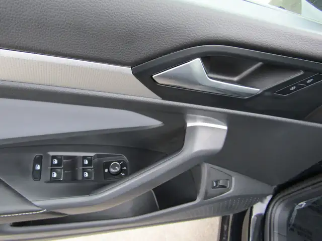 2026 Volkswagen Jetta Comfortline Leather Low KM | CarPlay || Ba in Cars & Trucks in Calgary - Image 17