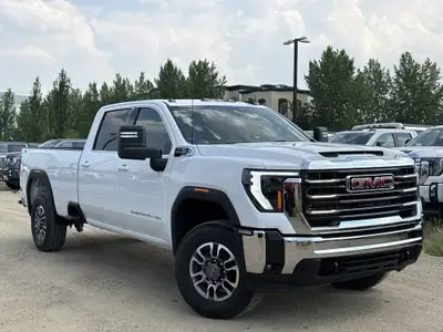AMVIC Licensed Dealer Precision meets power with the 2025 GMC Sierra 3500HD SLE, a robust workhorse...