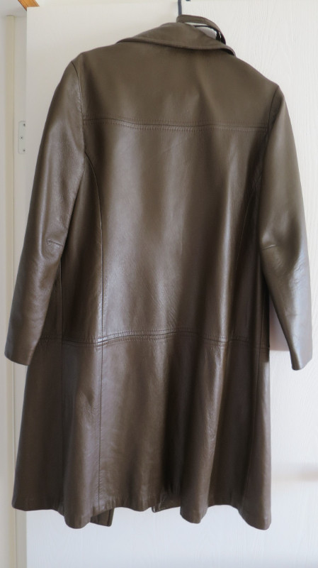Ladies Brown Leather Coat - Size Medium in Women's - Tops & Outerwear in Edmonton - Image 3