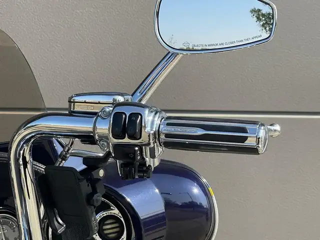 2012 Harley-Davidson FLHTCUSE7 - CVO Ultra Classic Electra Glide in Sport Touring in Edmonton - Image 16