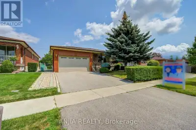 A Must View Excellent Bungalow! Choice Location! Close To All Schools, Shopping And Highways(401/404...