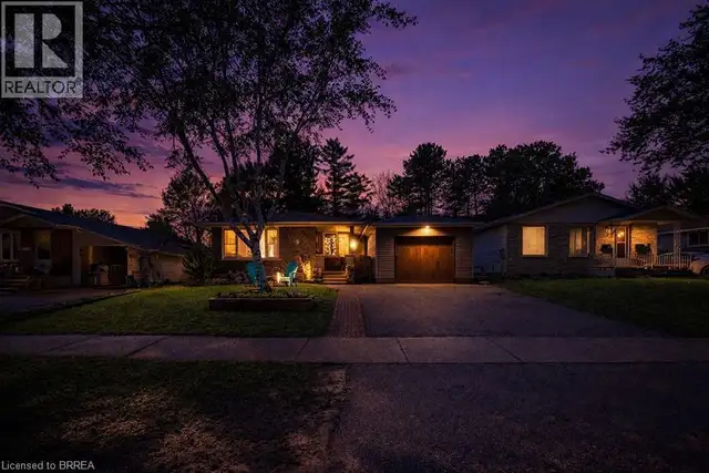 102 CENTURY HILL Drive Kitchener, Ontario in Houses for Sale in Kitchener / Waterloo - Image 3