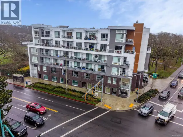 1303 Hillside Ave Victoria, British Columbia in Commercial & Office Space for Sale in Victoria - Image 2