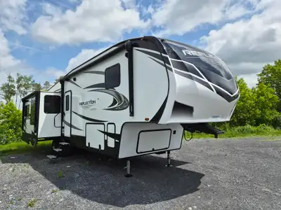 Special Features The 2020 Grand Design Reflection 337RLS is a luxury rear living fifth wheel designe...
